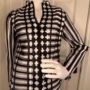 T&J Designs Black and White Graphic Tunic with Mandarin Collar